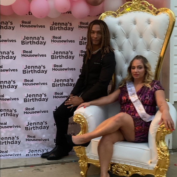 Meet your Posher, Jenna - Picture 2 of 3